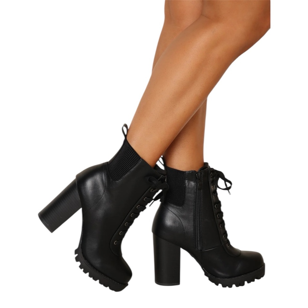 New Black Lace-Up Ankle Boots size 8